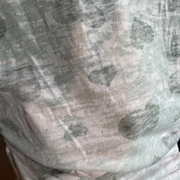 Pink/Gray Heart V-Neck Shirt, Women's Size M - Picture 5 of 6